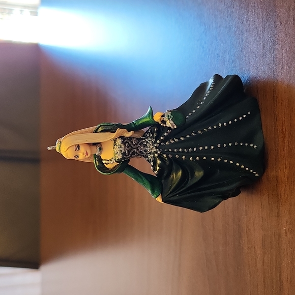 Hallmark Celebration Barbie ornament Special 2004 Edition in box. - Picture 4 of 6